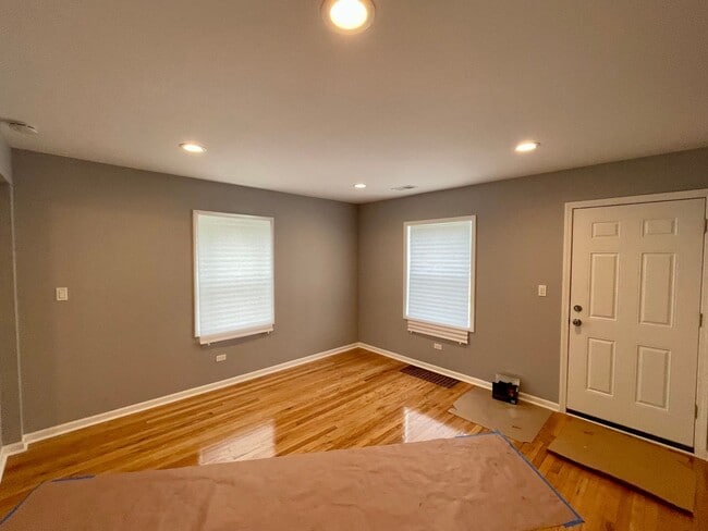 Building Photo - Available Now. Newly Rehabbed 3 bed 1.5 ba...