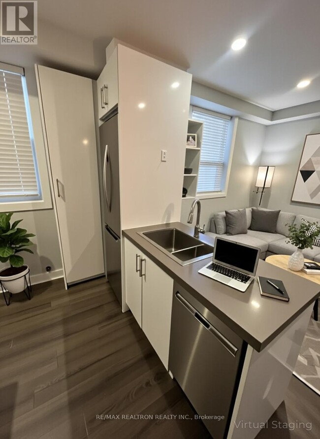 Building Photo - 1492 Dundas St E