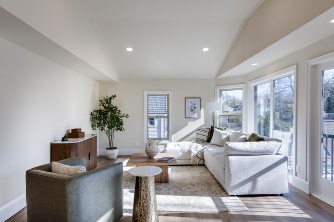 Foto del edificio - 7223 University Ave