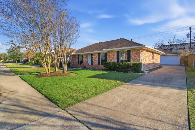 Foto del edificio - 2310 Droxford Dr