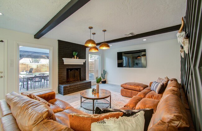 Foto del edificio - 9614 Springmont Dr