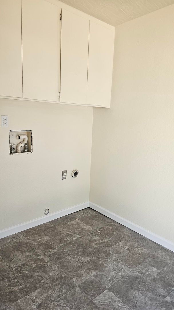 Building Photo - Iowa Triplex