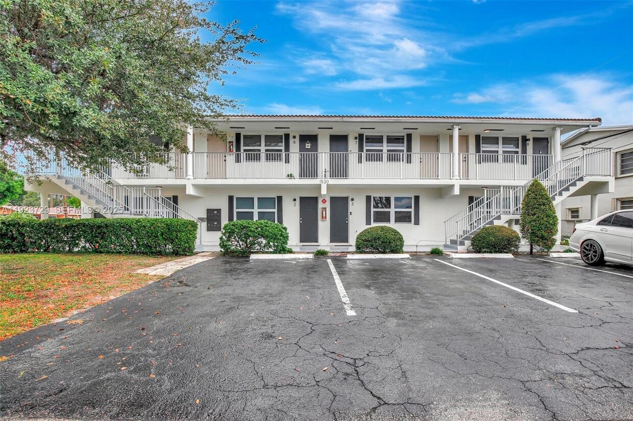 Foto principal - 1520 NE 56th St