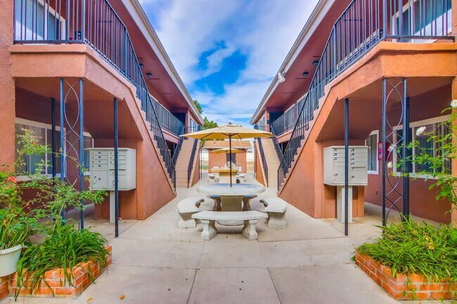 Foto del edificio - Bright 2 bed 1 bath in Pacific Beach