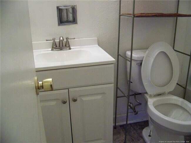 Foto del edificio - 320 Bandera Dr