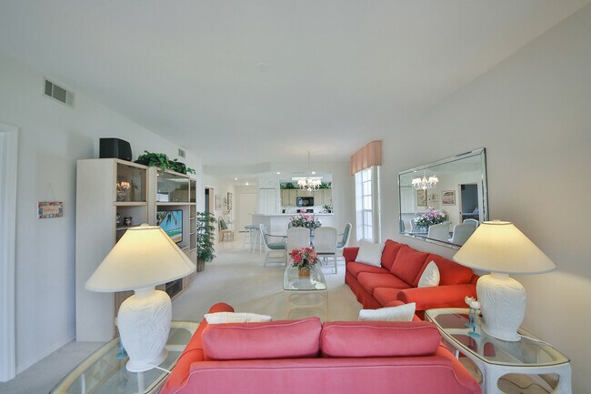 Building Photo - 654 Wiggins Lake Dr