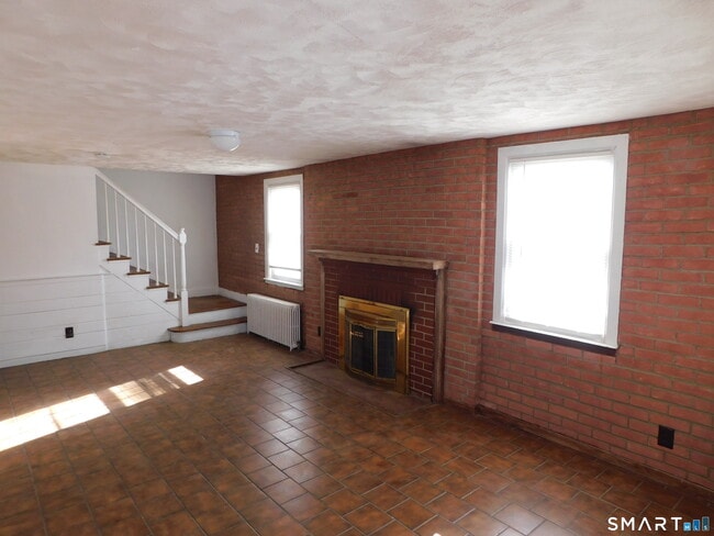 Building Photo - 83 Forest St