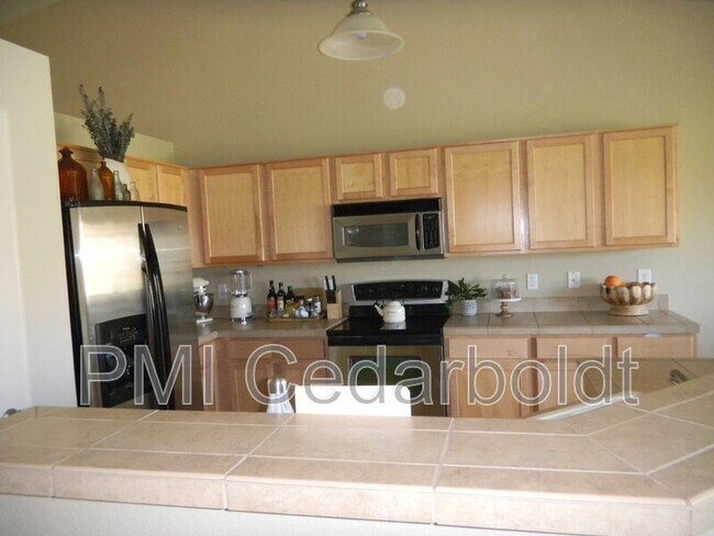Foto del edificio - 2127 Pinon Dr