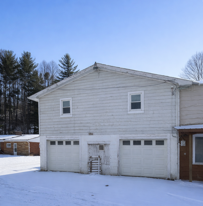 2 Bedroom Apartment Located in Beautiful Warrensville - 2 Bedroom Apartment Located in Beautiful Warrensville