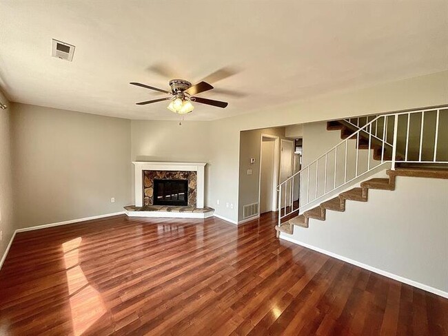 Building Photo - 932 Maces Grove