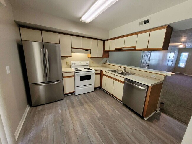 Foto del edificio - 2 Bedroom Condo Near Chicks Beach!