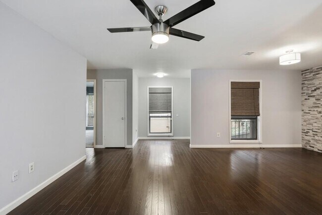 Foto del edificio - 8740 Roswell Rd