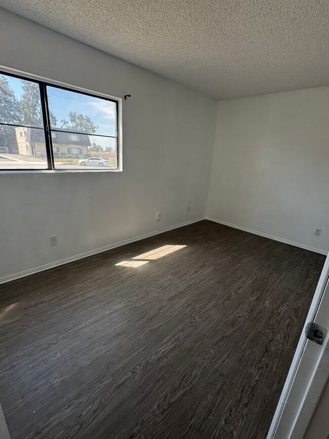 Foto del edificio - 16010 Dorsey Ave