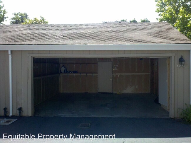 Building Photo - 2 br, 2.5 bath House - 12109 Summer RIdge Dr