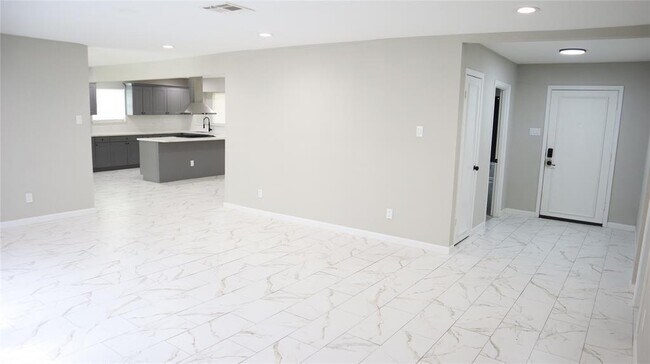 Foto del edificio - 5439 Lymbar Dr