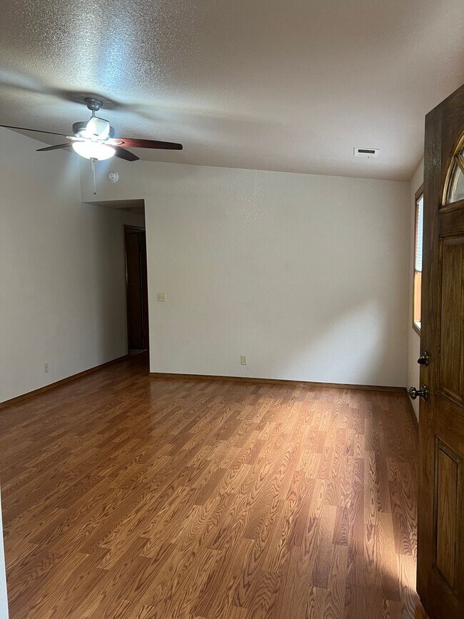 Foto del edificio - Mckinleyville 2 Bedroom Duplex