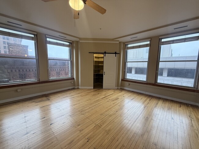 Interior Photo - Pioneer Endicott