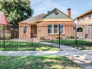 Building Photo - 2608 Rosewood St