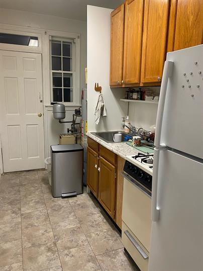 Kitchen - 1633 Trinidad Ave NE
