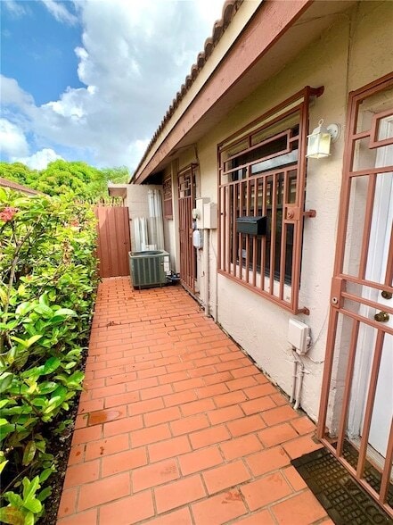 Photo - 15529 SW 69th Terrace Apartment