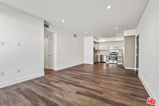 Building Photo - 850 Wilcox Ave