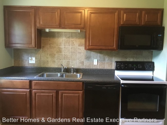 Building Photo - 2 br, 1 bath House - 1033 Oleander Drive