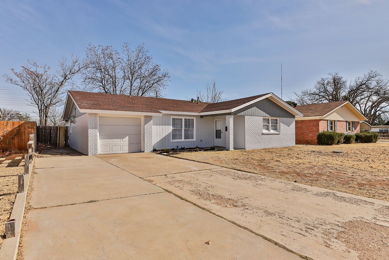 Primary Photo - Remodeled and spacious 3 bedroom