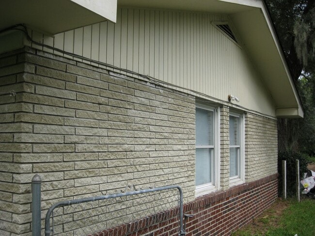 Building Photo - 5 Leach Dr