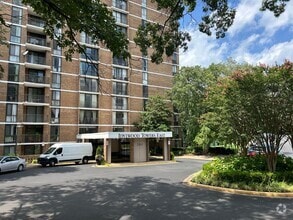 Building Photo - 2311 Pimmit Dr