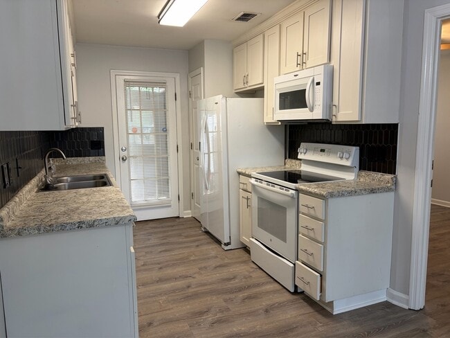 Photo - 2052 Darnell Cir Townhome