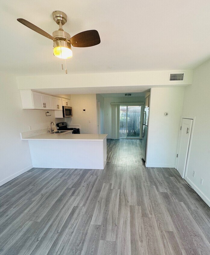 Primary Photo - 2965 Mendoza Dr