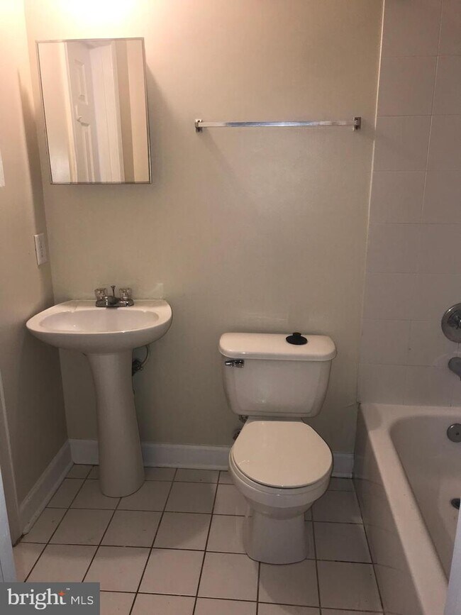 Foto del edificio - 1700 Capitol Ave NE