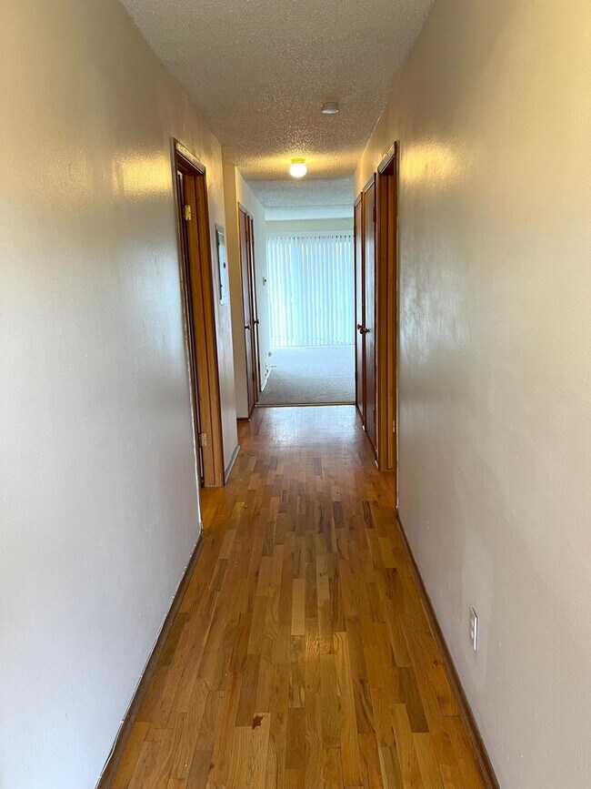 Foto del edificio - Peaceful 55+ Living | 2 Bed, 1 Bath Apartm...