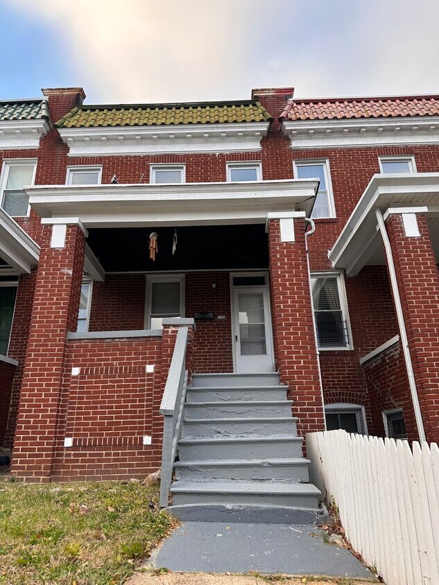 Primary Photo - 2 Bedroom - Newly Renovated!