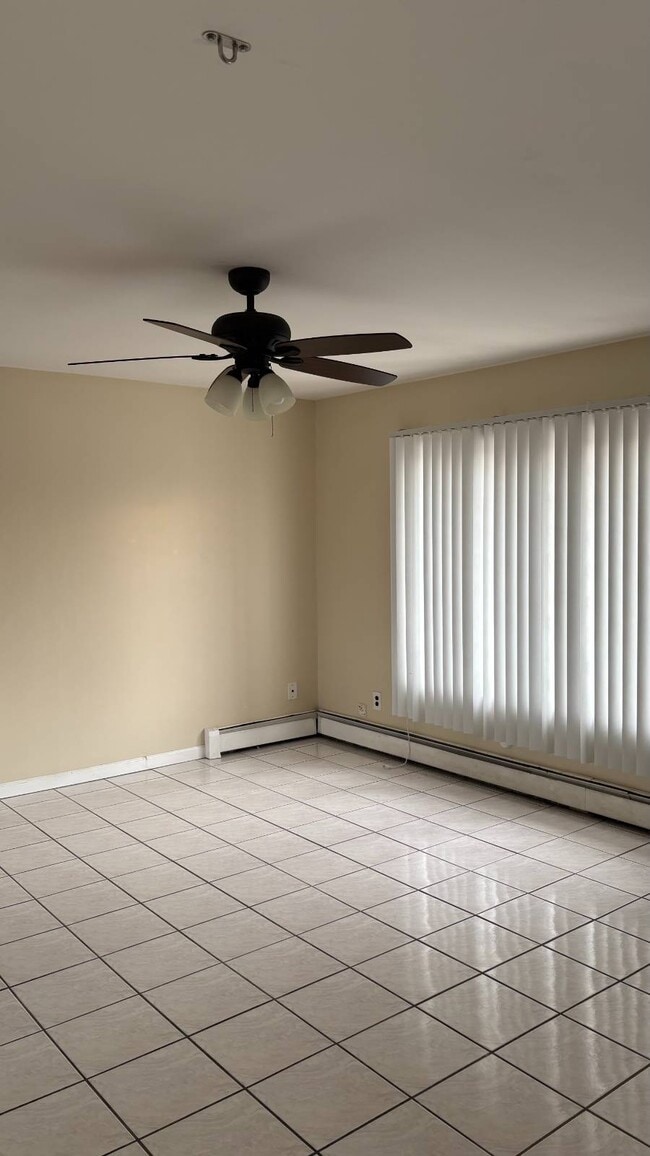 Foto del edificio - 182 Jerusalem Ave