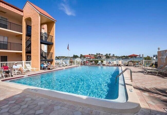 Heated pool - 8921 Blind Pass Rd