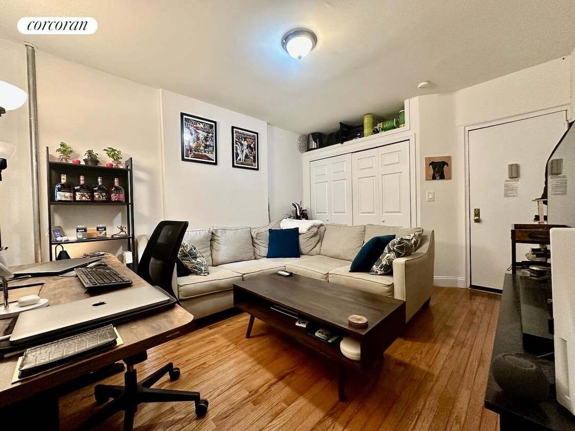 Foto principal - 448 W 55th St