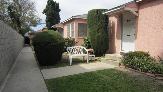 Encantadora casa de 2 habitaciones y 1 baño con garaje privado. - 3927 Sawtelle Blvd