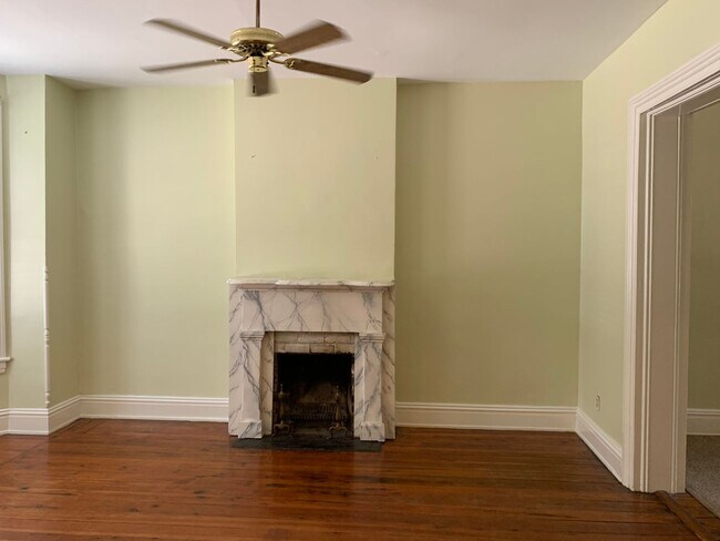 Foto del edificio - Spacious 2-Story Home In Historic Church H...