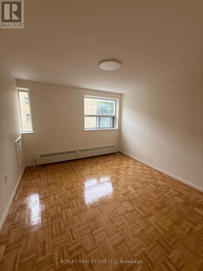 Photo du bâtiment - 972 Eglinton Ave E