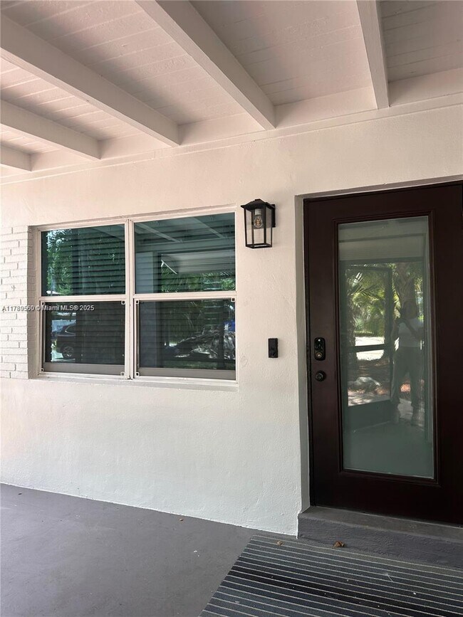 Building Photo - 1733 SW 13th St
