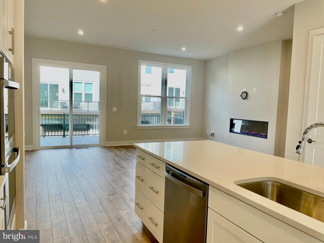 Building Photo - 2433 Liberty Lp