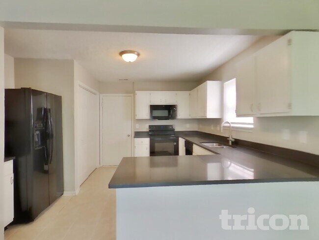 Foto del edificio - 7130 Sun Ct