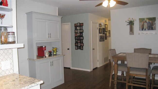 Foto del edificio - 2005 Redwood Pl