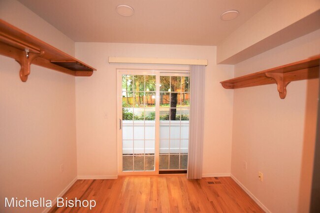 Building Photo - 2 br, 2.5 bath House - 601 12th Ave NW F-2