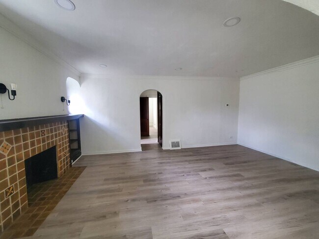 Foto del edificio - 13407 Puritas Ave
