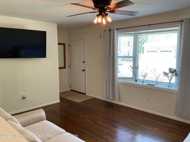 Building Photo - 905 Redbank Ave