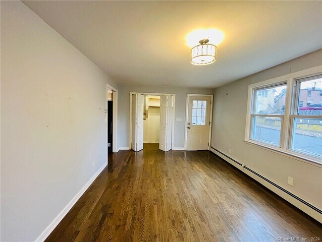 Building Photo - 64 Warner St