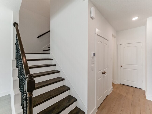 Building Photo - 2230 Memory Oaks Dr