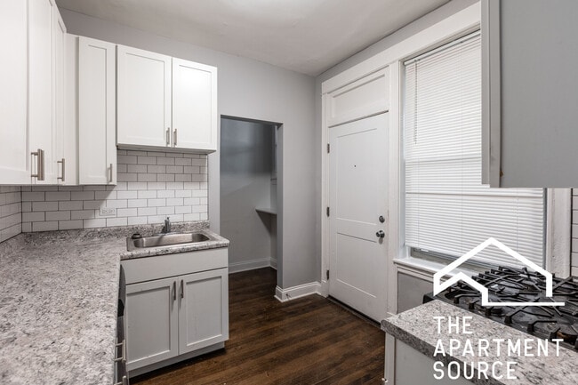 Photo - 1224 W Rosemont Ave Apartment